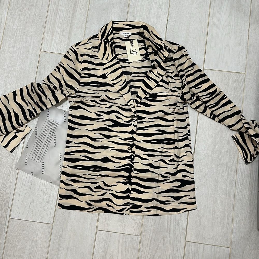 NWT love stories XS Buttondown
